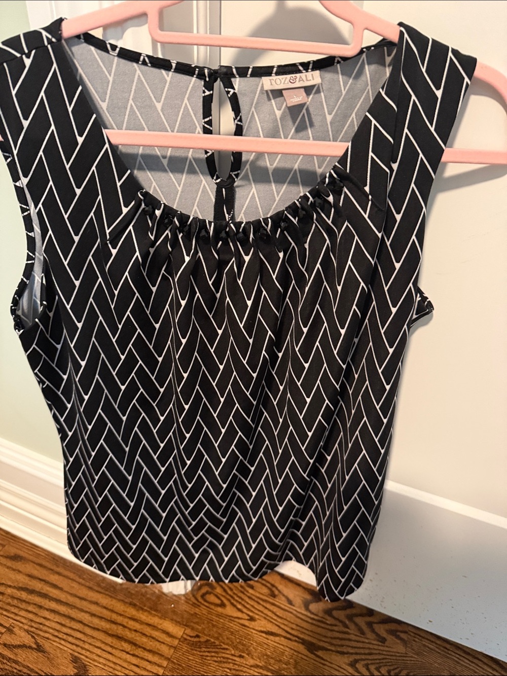 Black and White Sleeveless Printed Blouse
